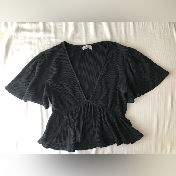 Urban Outffitters Cropped V-necked blouse in black ✨ - Picture 2 of 7